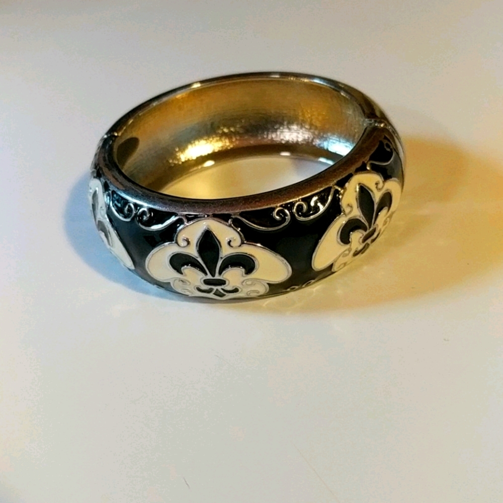 🤍 Vintage Barrington White & Black Enamel Silver Fleur de lis Bracelet